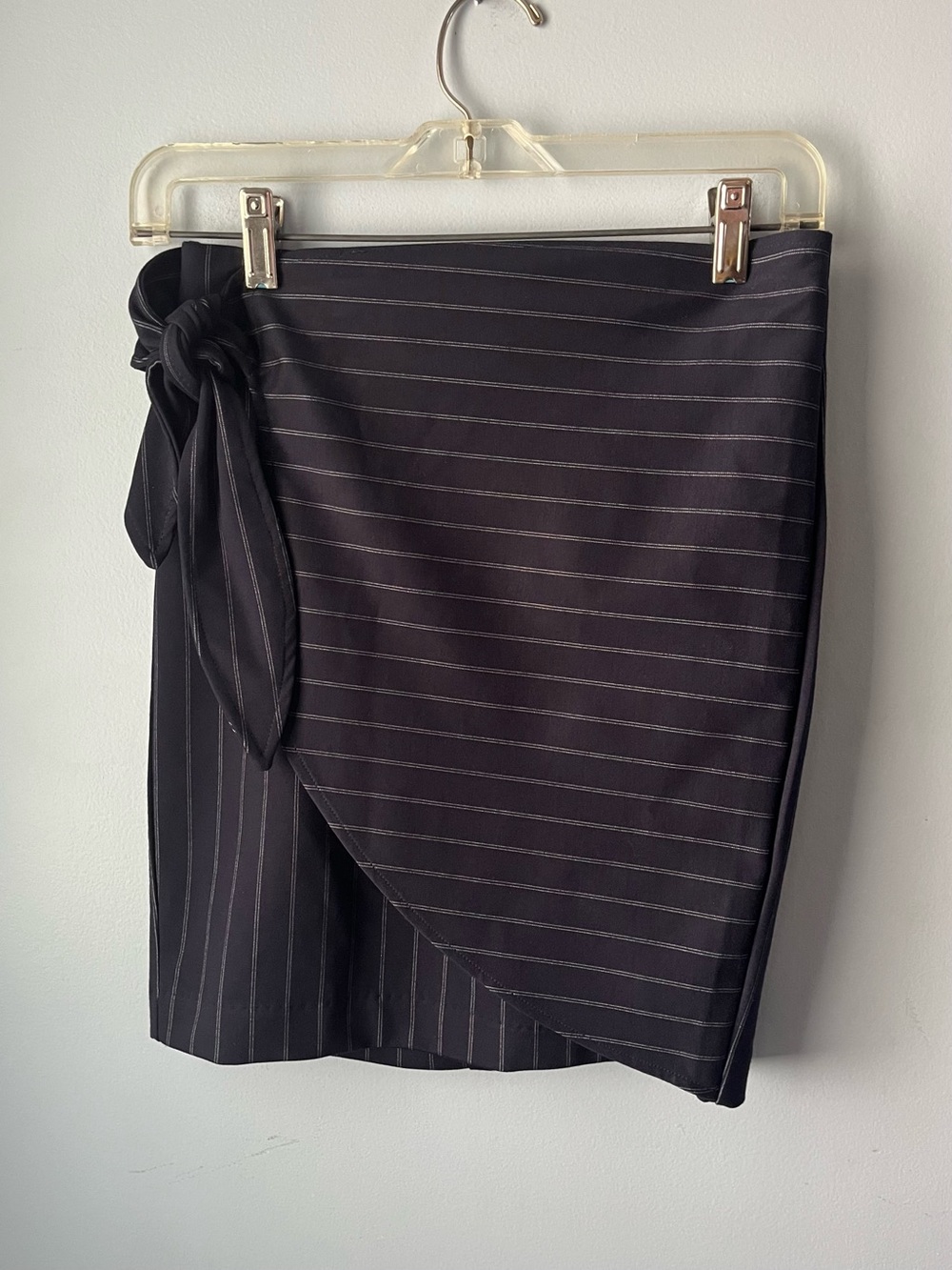 NWT Dynamite Navy White Pinstripe Pull-On Wrap Skirt Side Tie Size XS